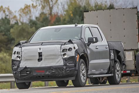 Video: New 2022 Chevy Silverado Prototype Reveals a Huge Screen and ...