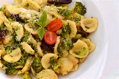 Орекиете (Orecchiette) с броколи | Ябълка с канела