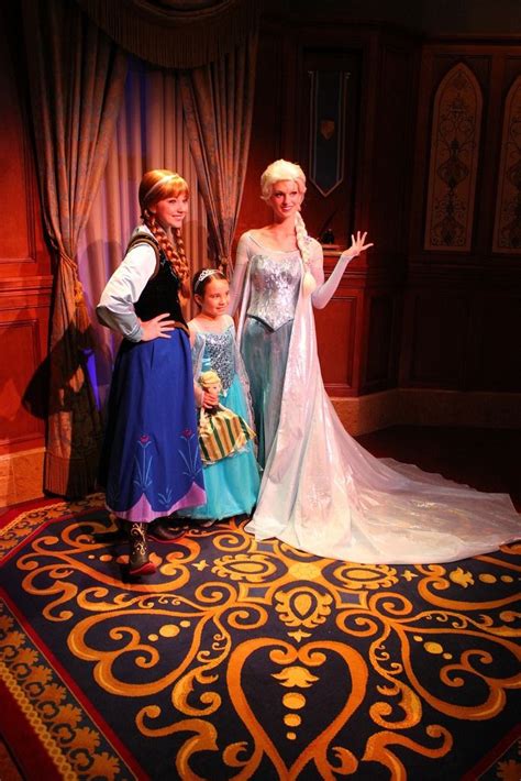 Café da manhã show das princesas Frozen e oficinas acontecem em hotel