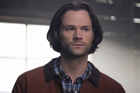 Walker Jared Padalecki jako Strażnik Teksasu na zdjęciu z planu serialu