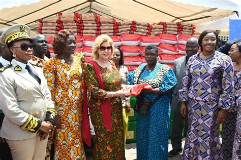 Rentrée Scolaire Distribution de Kits La Première Dame Dominique