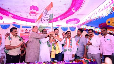 Bjp Mla Shivaram Hebbars Son Vivek Joins Congress Bengaluru