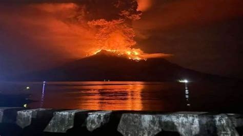 Volc N Ruang Vuelve A Entrar En Erupci N En Indonesia Notigram