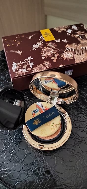 Основа-кушон тональная для лица `CATKIN` BB CUSHION в комплекте сменный ...