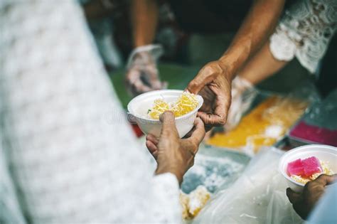 El Concepto De Asistencia Humanitaria Compartir Alimentos Con Los