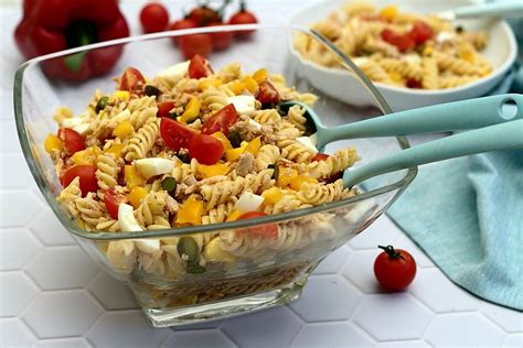 Salade de pâtes composée thon oeufs poivron et tomates Amandine