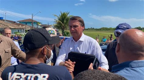 Fotos Bolsonaro Posa Para Fotos E Cumprimenta Apoiadores Em Sfs Nd Mais