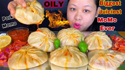 BIGGEST JUICIEST OILY MOMO EVER BIGGEST PORK FATS MOMO EATING