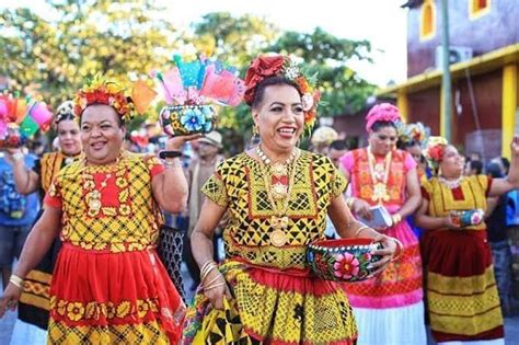 Discriminan A Las Muxes En La Vela Grande De Juchitán Oaxaca Pie De