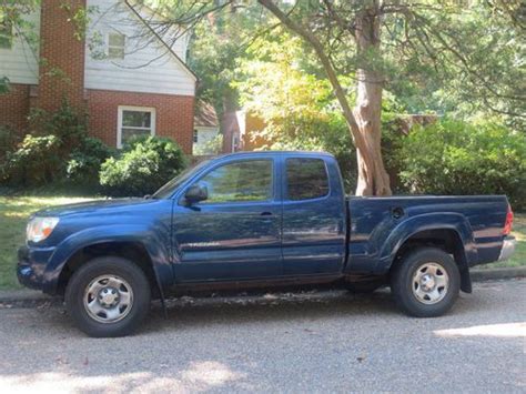 Sell Used Toyota Tacoma Base Extended Cab Pickup Door L In