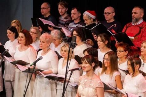 Noworoczne kolędowanie w tarnowskim teatrze. Zabrzmią tradycyjne ...