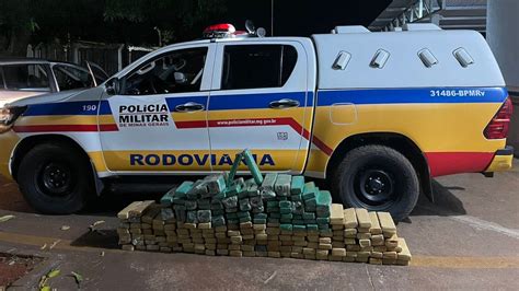 Mais de 200 tabletes de maconha são apreendidos em carro na MG 255 em