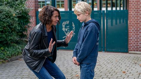 Tatort Heute Aus Ludwigshafen Lena Odenthal Zwischen Wütenden Kindern Und überforderten