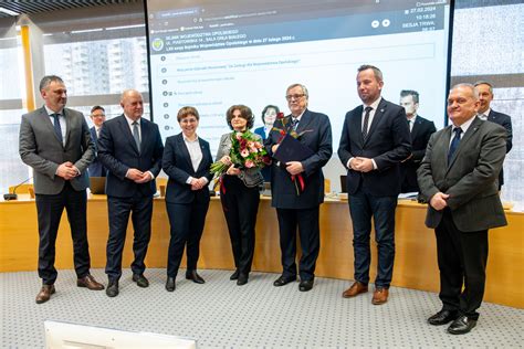 Radni sejmiku przyznali odznaczenia honorowe Za Zasługi dla