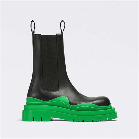 Bottega Veneta Unisex Tire Chelsea Boot In Vegetally Tanned Leather Green