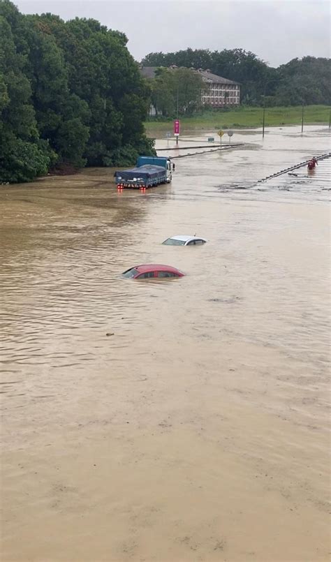 馬來西亞豪雨成災 逾11萬人撤離 高速公路關閉 國際大社會 國際 世界新聞網