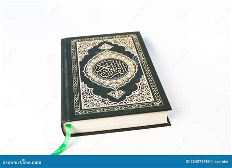 Quran O Koran El Libro Sagrado De Los Musulmanes Aislado En Blanco