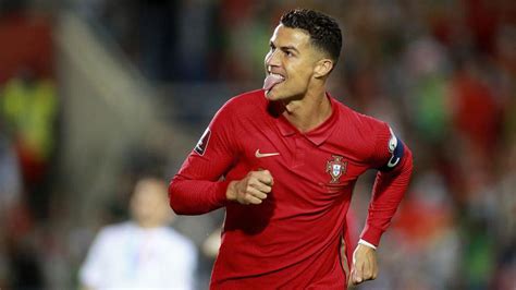 Cristiano Ronaldo Lập Hat Trick Trong Chiến Thắng 5 Sao Của Tuyển Bồ