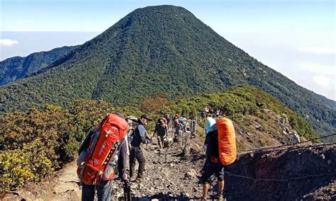 Gunung Gede Pangrango Kembali Dibuka Pendaki Diminta Daftar Secara