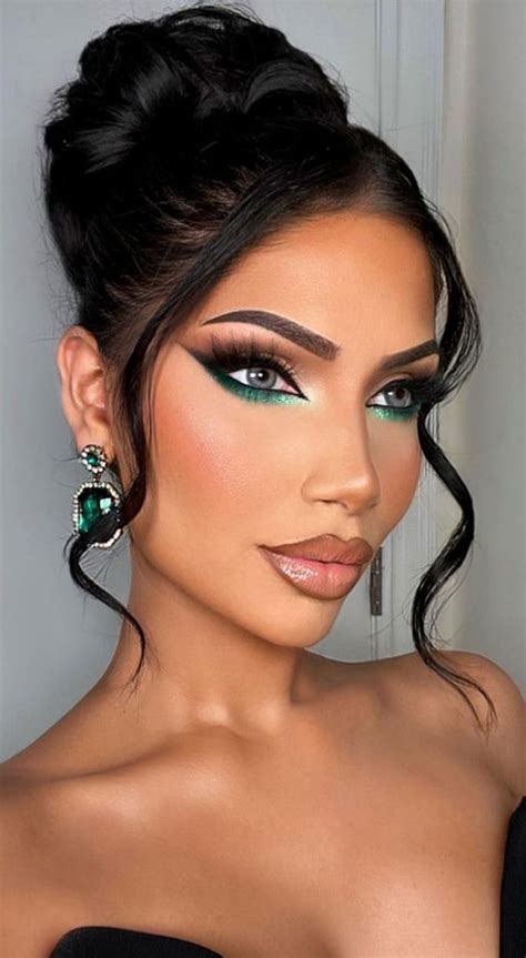 Christmas Holidays Makeup Ideas Green Eyes For Holiday Look