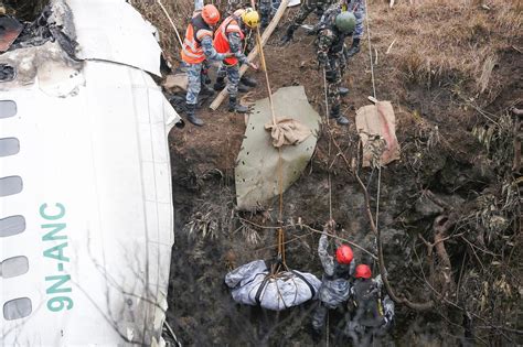 En Im Genes Decenas De Muertos Deja El Peor Accidente A Reo De Nepal