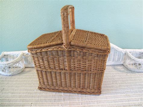 Vintage Wicker Picnic Basket - Pretty Transexual