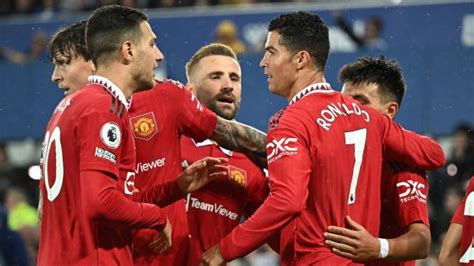 Everton 1 2 Man Utd Live Reaction Cristiano Ronaldo Scores 700th Club Goal As Erik Ten Hag