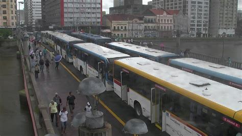 Motoristas E Cobradores Paralisam ônibus Para Protestar Contra