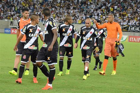 Jogadores Do Vasco Batem Boca Por Causa Da Troca De Camisas No Fim Do