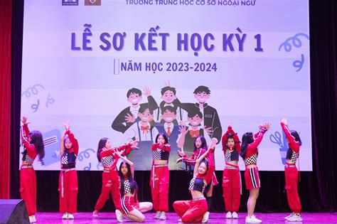 Lễ sơ kết học kỳ I Siêu gay cấn ở ÚM Trường THCS Ngoại ngữ Trường