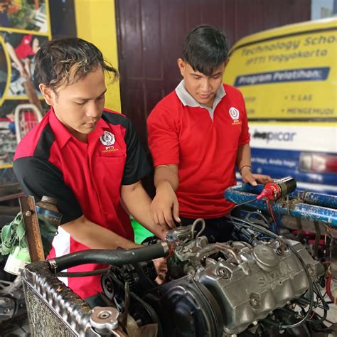 Program Teknik Otomotif Kursus Mekanik Otomotif Mobil