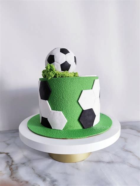 Торт футбол Sweet cakes Football birthday cake Spiderman birthday cake