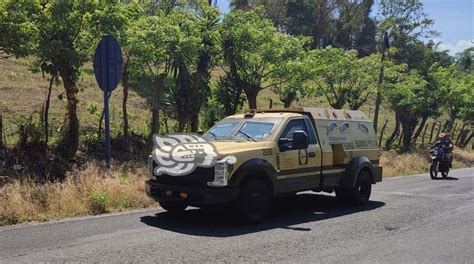 Camioneta se sale del camino en la Misantla Martínez de la Torre