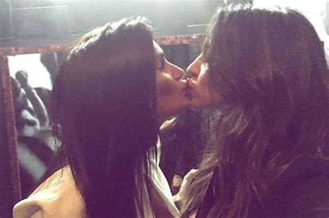 Besos Y Amor Las Fotos De Los Famosos Por El D A Internacional Del Orgullo Gay Infobae