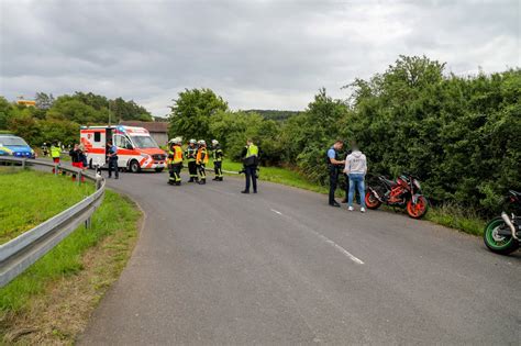 Bei M S Motorradfahrerin Kracht In Leitplanke Und St Rzt