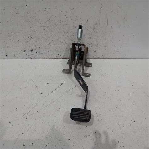 448270 Used Pedal Assembly For 2013 Dmax Clutch Pedal Rc 05 12 06 20