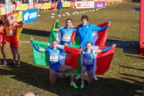 Eurocross Italia Meravigliosa Medaglia Doro Nella Staffetta Mista