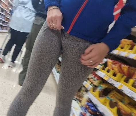 Tight Ass In Leggings With Nice Gap And Mound Spandex Leggings