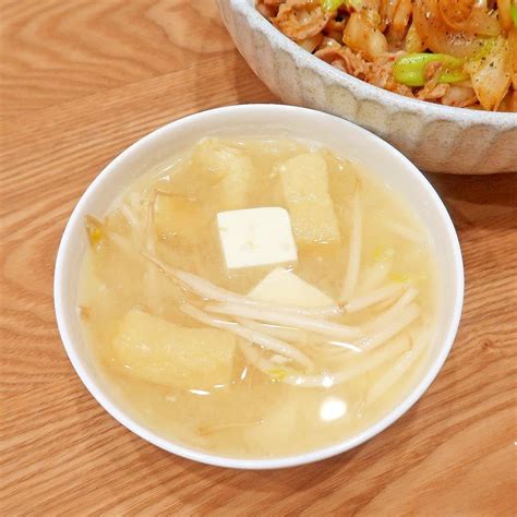 もやしと豆腐と油揚げのお味噌汁大豆祭り★減塩志向 レシピ・作り方 By Si Ze2k｜楽天レシピ