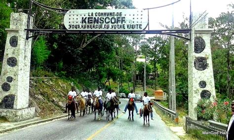 Kenscoff Mairie De Kenscoff Défilé De Chevaux Dans La Commune De