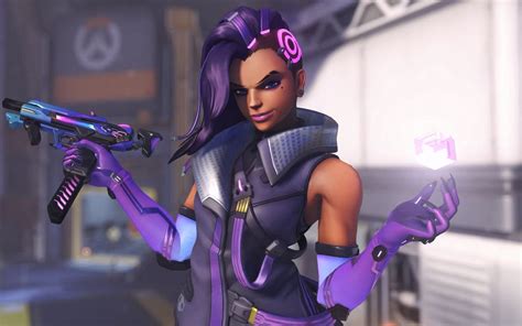 How to master Sombra in Overwatch 2?