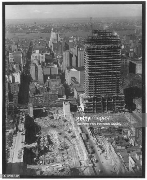 444 Construction Of Rockefeller Center Stock Photos, High-Res Pictures ...