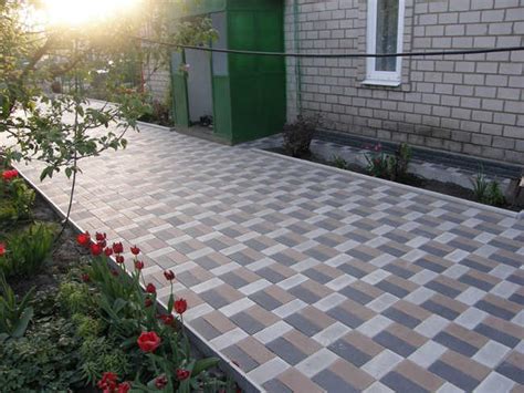 При укладке на даче тротуарной плитки соблюдайте правила