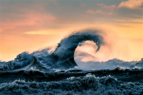 Un Photographe Brave Des Tempêtes Intenses Pour Prendre Des Photos