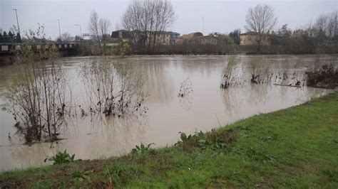 Maltempo A Reggio Emilia Riaperto A Sorbolo Il Ponte Sull Enza Youtube