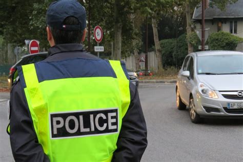 Versailles Un Policier Tra N Sur Plusieurs M Tres Par Un Chauffard