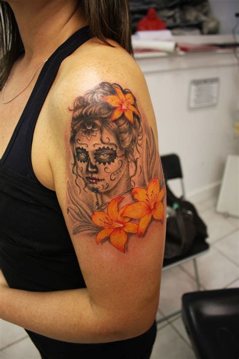 Día De Los Muertos Tattoo By Cye The Tattoo Guy Tattoos Tattoos For Guys Tattoos And Piercings