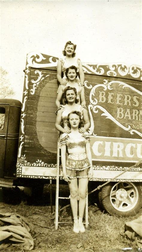 24 Cozy Snapshots Of Circus Performers At The Backstage In The 1920s And 1930s ~ Vintage