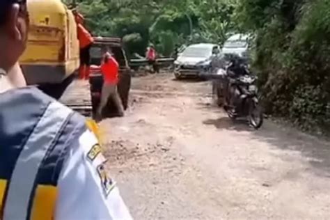 Sempat Dialihkan Akibat Tanah Longsor Jalur Kebumen Banjarnegara Kini