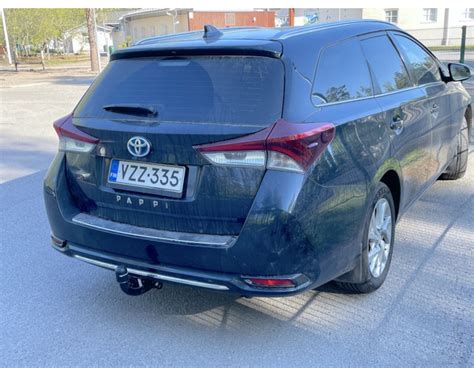 Фаркоп Тайота Аурис